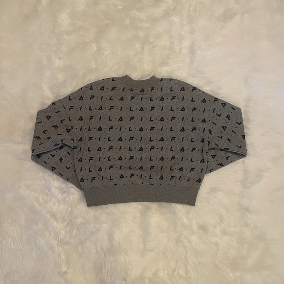 Fila All Over Logo Cropped Womens Crew Neck Sweater Gray SW211127-027 NEW Sz M - Picture 4 of 5